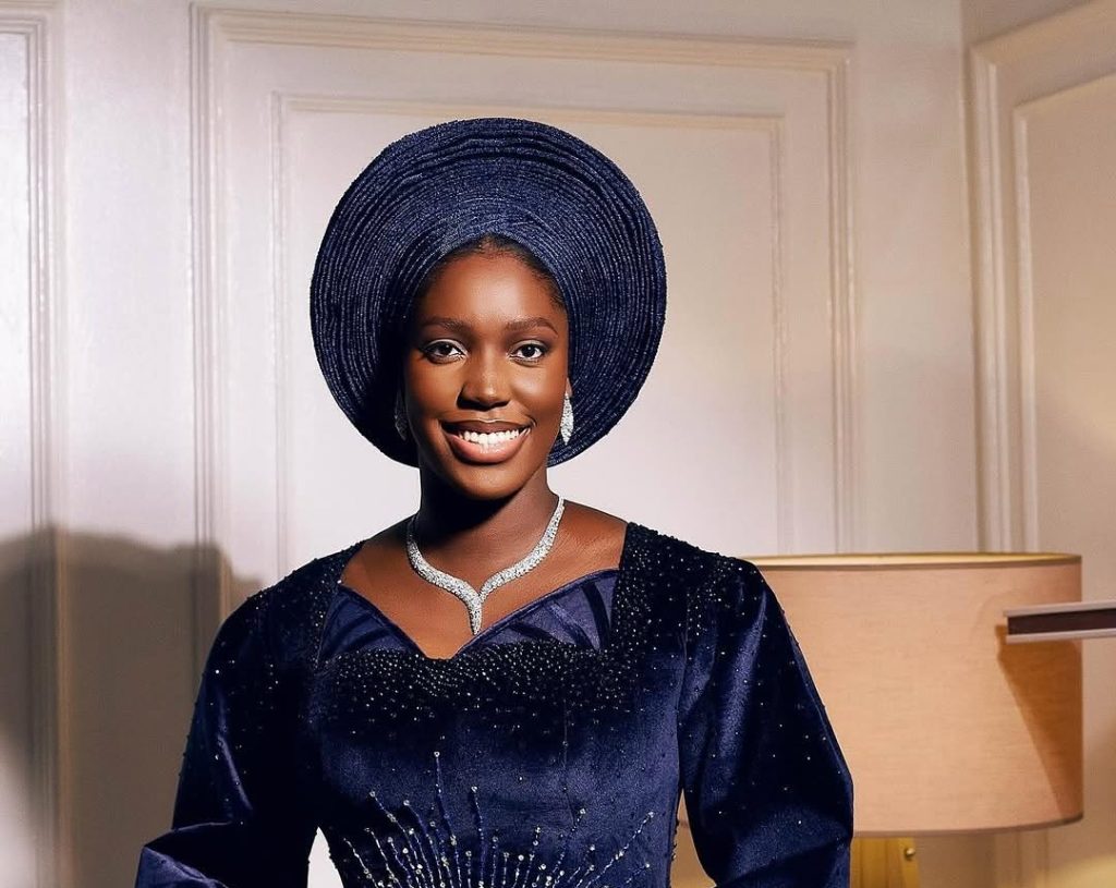 Marie Bliss in Veekee James